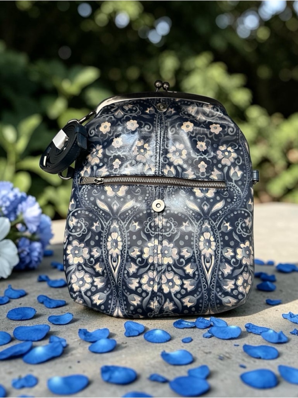 NWOT Patricia Nash Barsby Kisslock Crossbody Bag - Folklore Blue Floral Leather